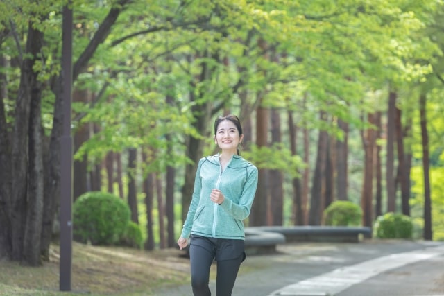 有酸素運動をする女性